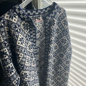 SOLD Dale of Norway sweater